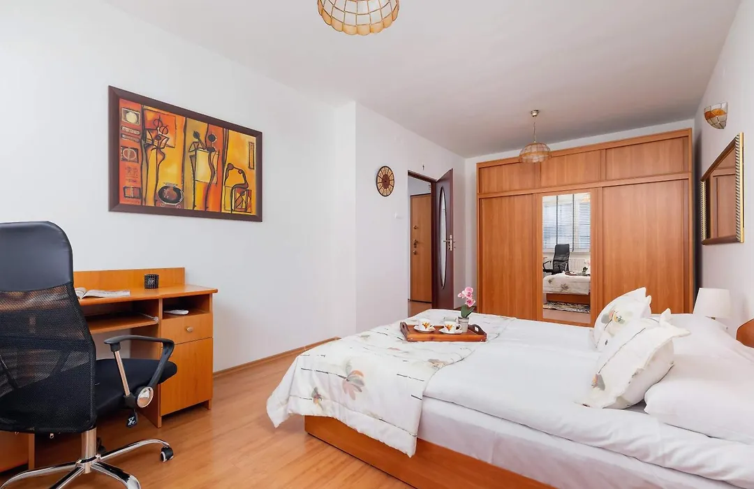 Bright Apartment Near Ice Krakow With Air Conditioning And Parking By Noclegi Renters-1