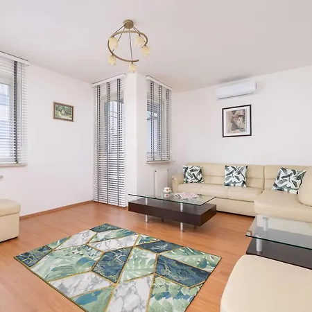 Bright Apartment Near Ice Krakow With Air Conditioning And Parking By Noclegi Renters-3